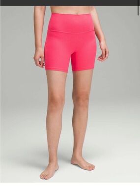 LULULEMON | Align high rise 6” short | Lip gloss